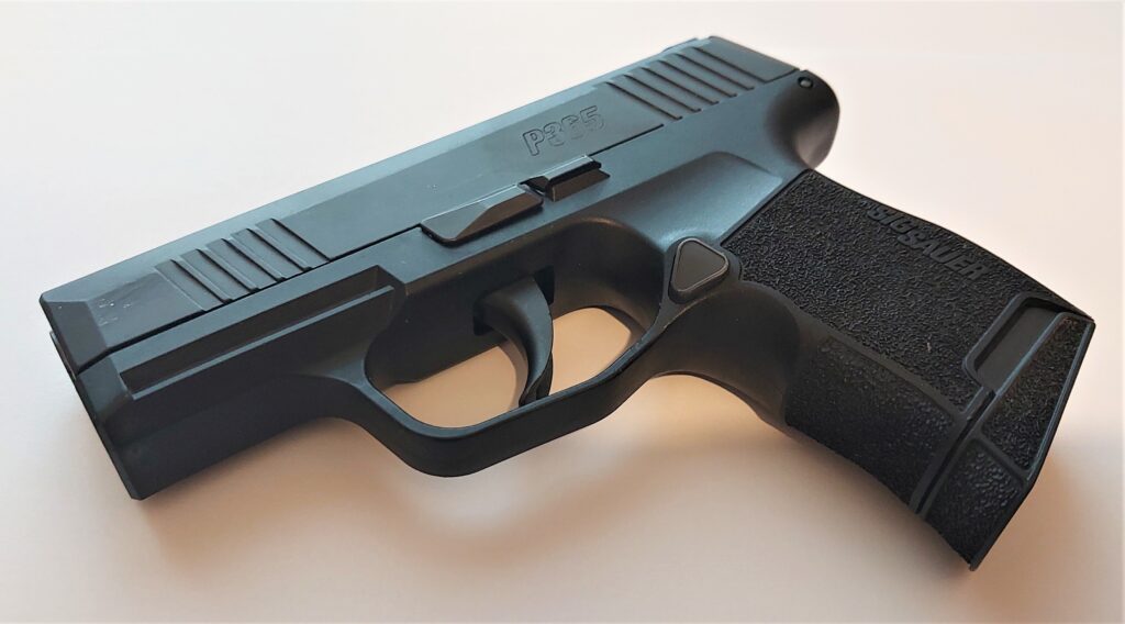 Rozmiar subkompaktowego pistoletu Sig Sauer P365 jest naprawdę niewielki.